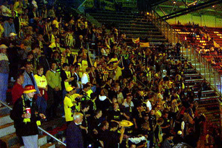 BVB-Fans im Gästeblock des Philips-Stadions